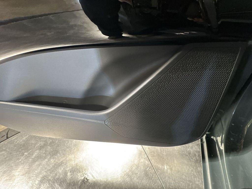 new 2025 Kia Niro Plug-In Hybrid car, priced at $36,021