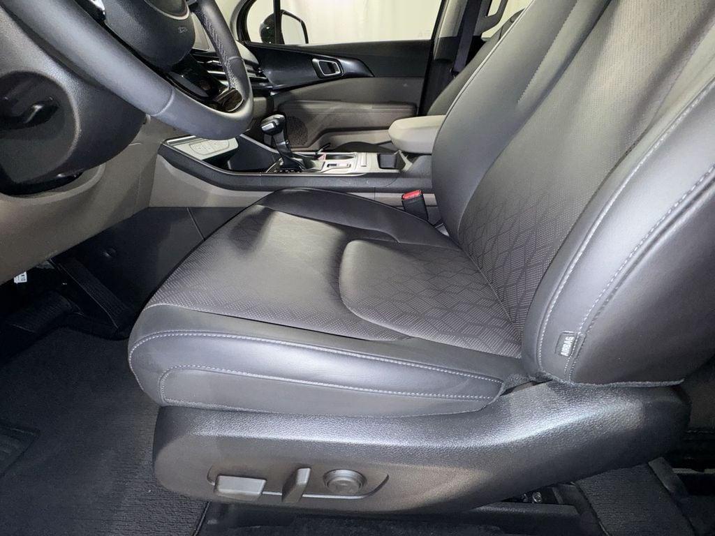 used 2025 Kia Carnival car, priced at $37,512