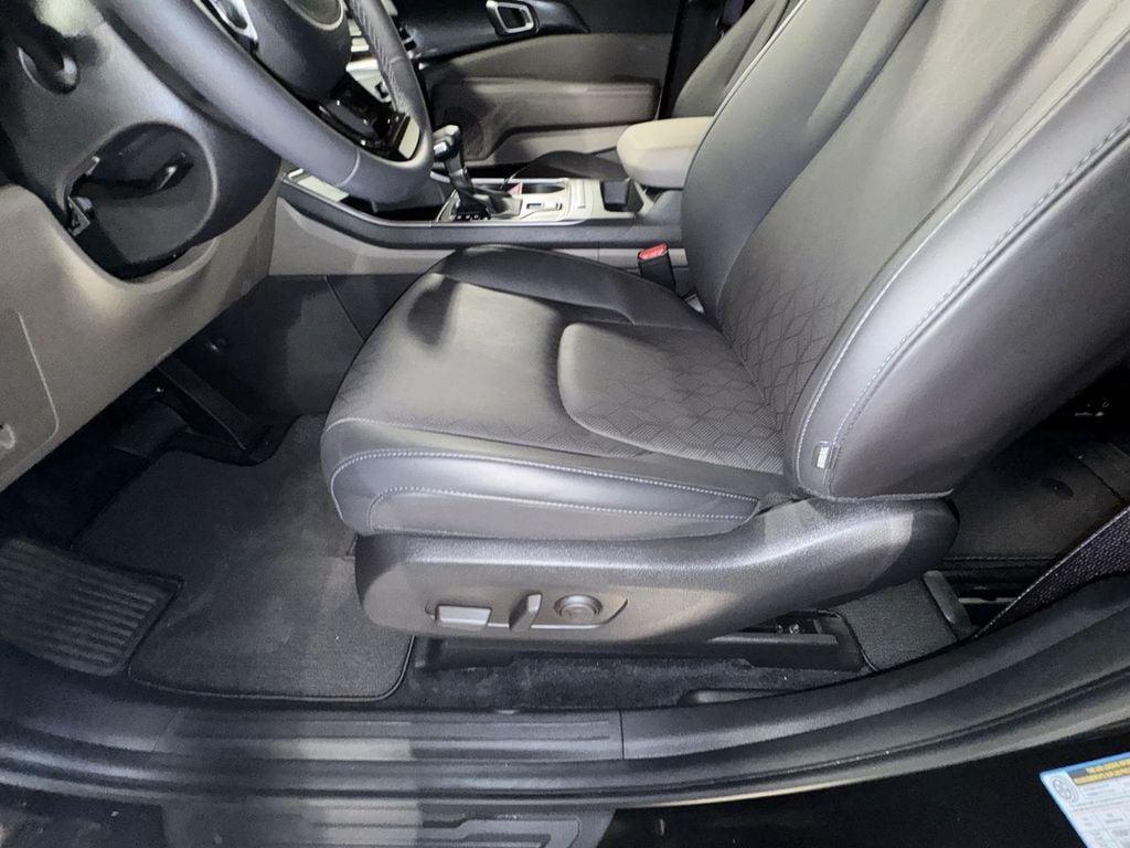used 2025 Kia Carnival car, priced at $37,512