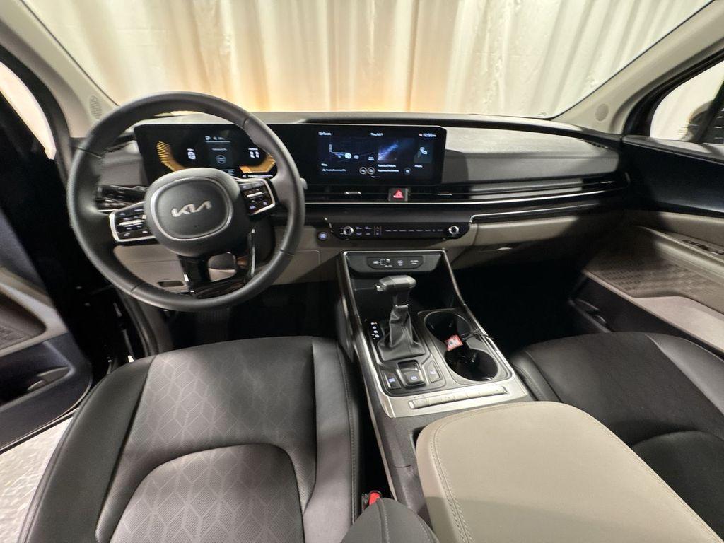 used 2025 Kia Carnival car, priced at $37,512
