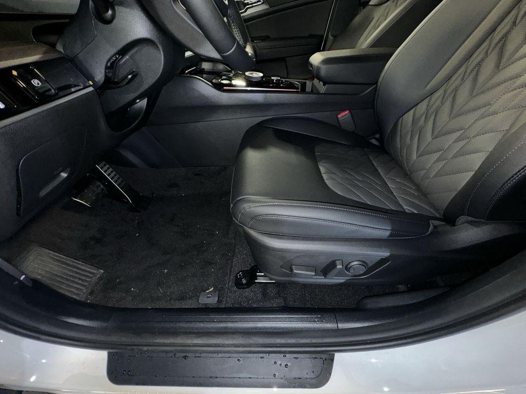 new 2025 Kia Sportage Plug-In Hybrid car, priced at $44,891