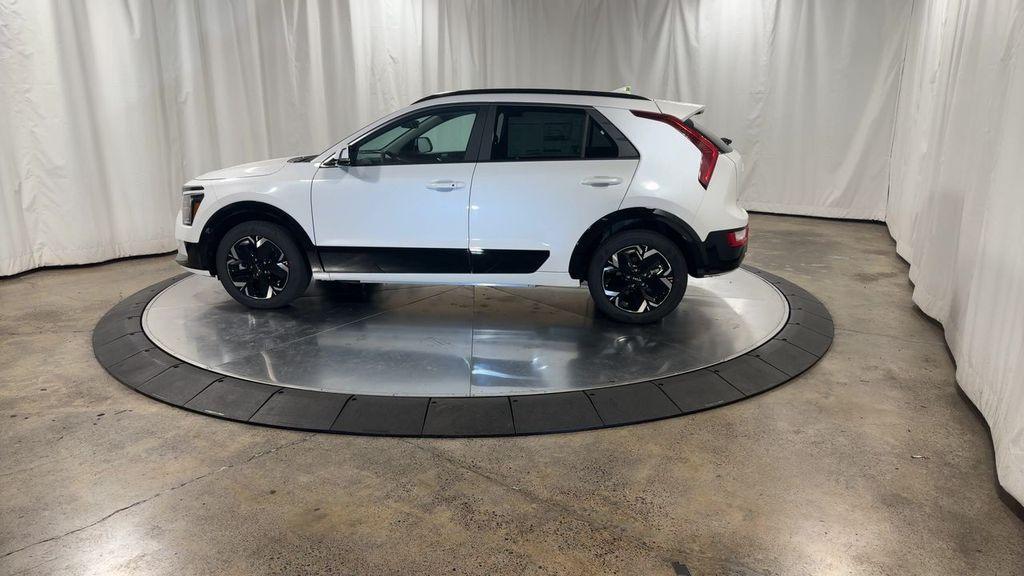 new 2025 Kia Niro EV car, priced at $34,460