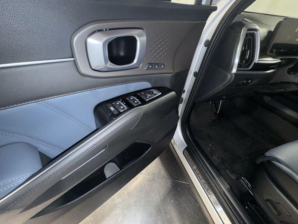 new 2025 Kia Sorento Hybrid car, priced at $47,971