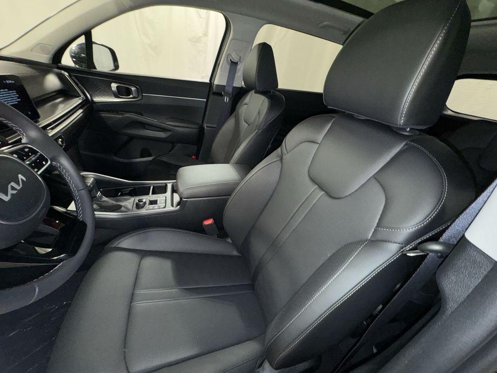 new 2025 Kia Sorento car, priced at $40,508