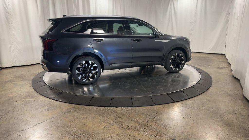 new 2025 Kia Sorento car, priced at $40,508