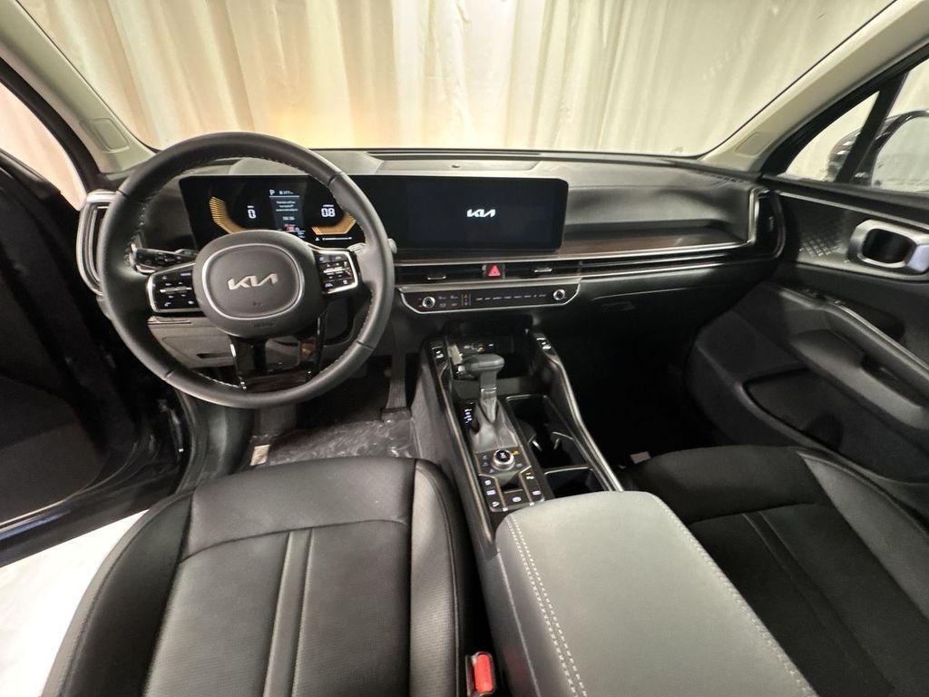 new 2025 Kia Sorento car, priced at $40,508
