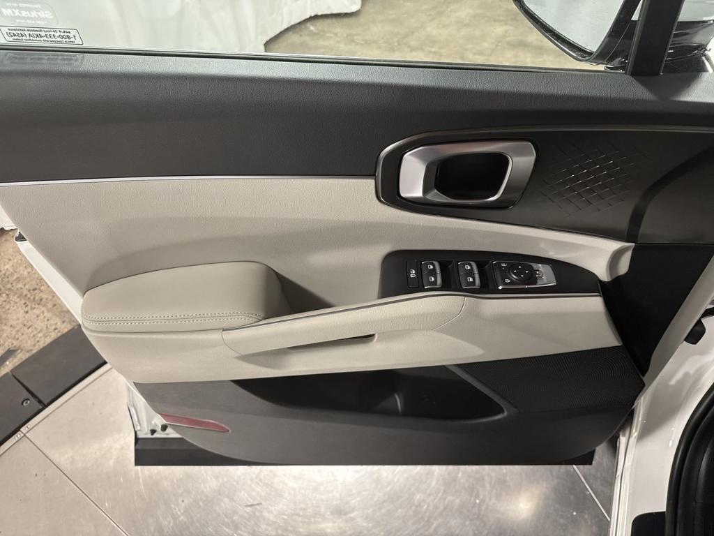 new 2025 Kia Sorento Hybrid car, priced at $39,215