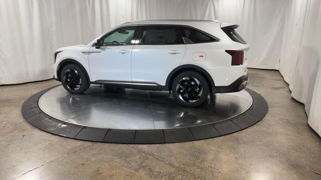 new 2025 Kia Sorento Hybrid car, priced at $39,215
