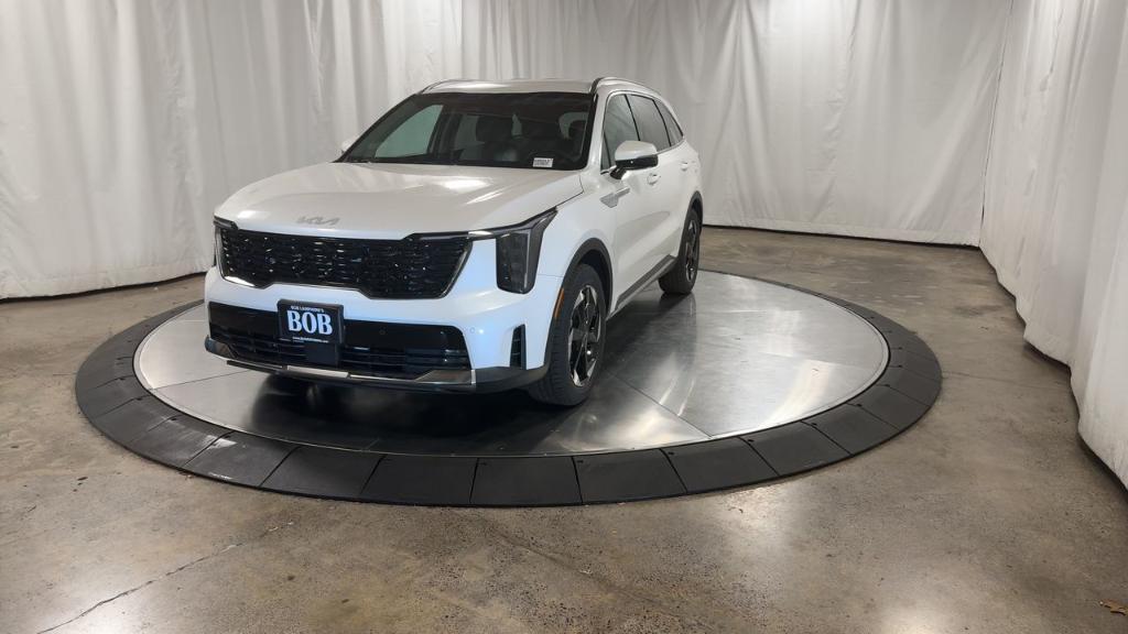 new 2025 Kia Sorento Hybrid car, priced at $39,215