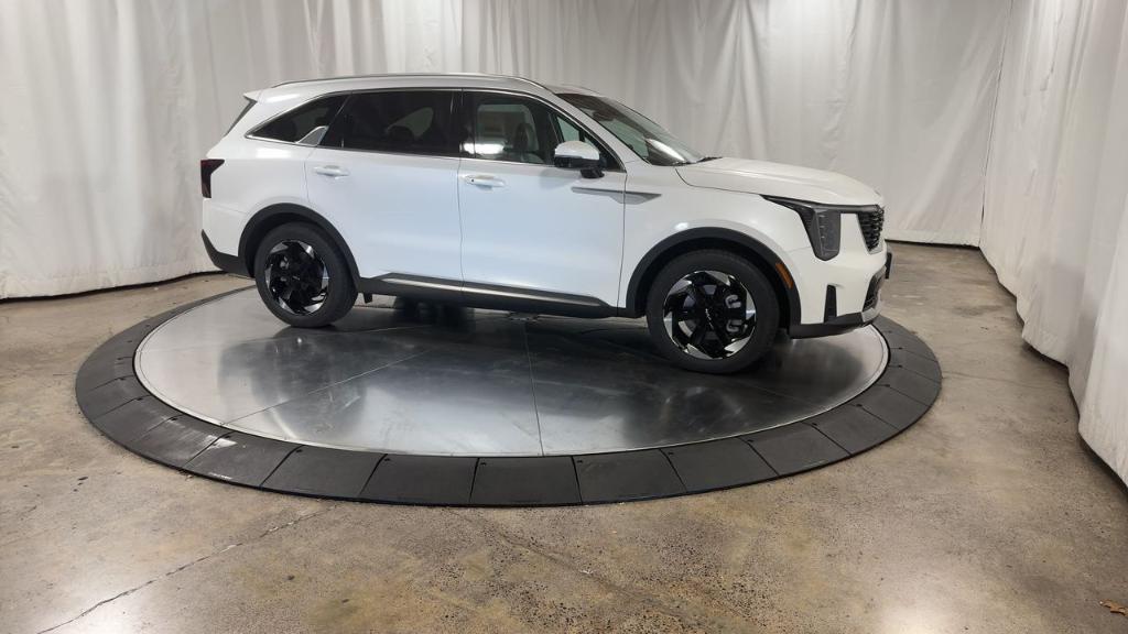 new 2025 Kia Sorento Hybrid car, priced at $39,215