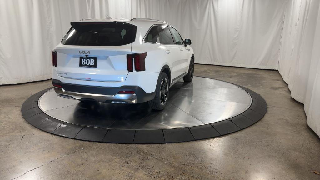 new 2025 Kia Sorento Hybrid car, priced at $39,215