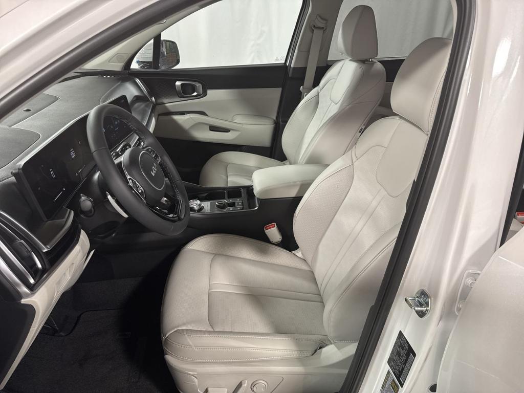 new 2025 Kia Sorento Hybrid car, priced at $39,215