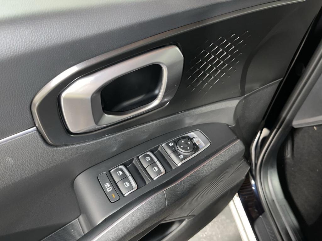 used 2022 Kia Sorento Hybrid car, priced at $32,011