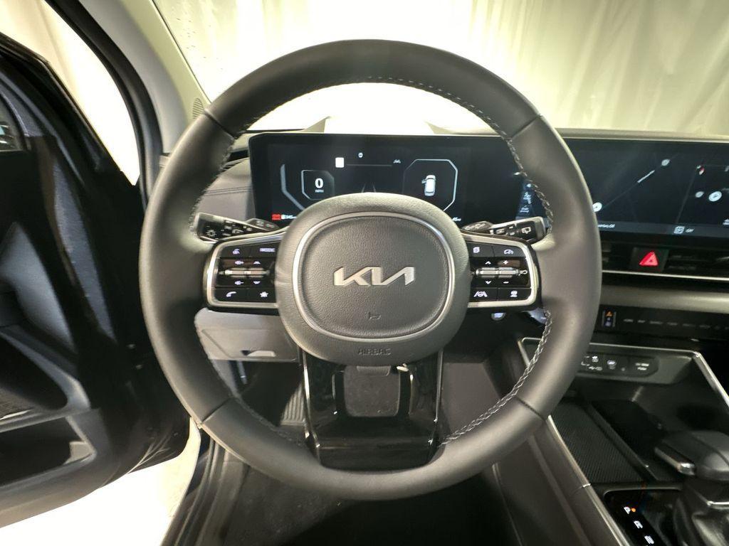 new 2025 Kia Carnival car, priced at $47,470