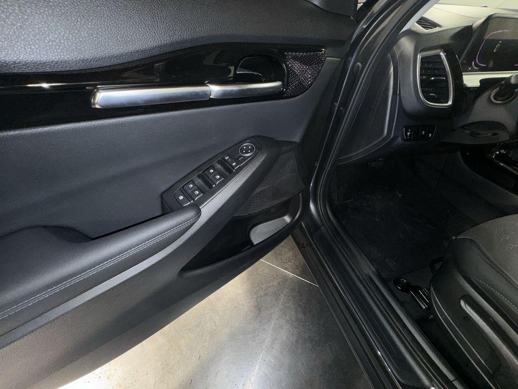 new 2025 Kia Seltos car, priced at $27,275