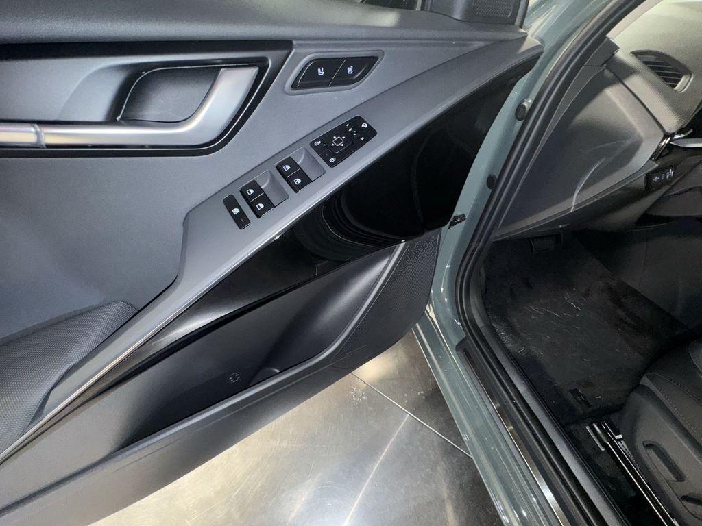 new 2025 Kia Niro car, priced at $33,176