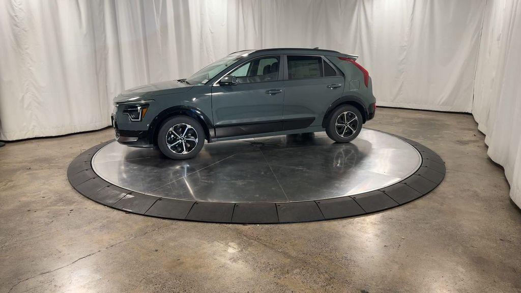 new 2025 Kia Niro car, priced at $33,176