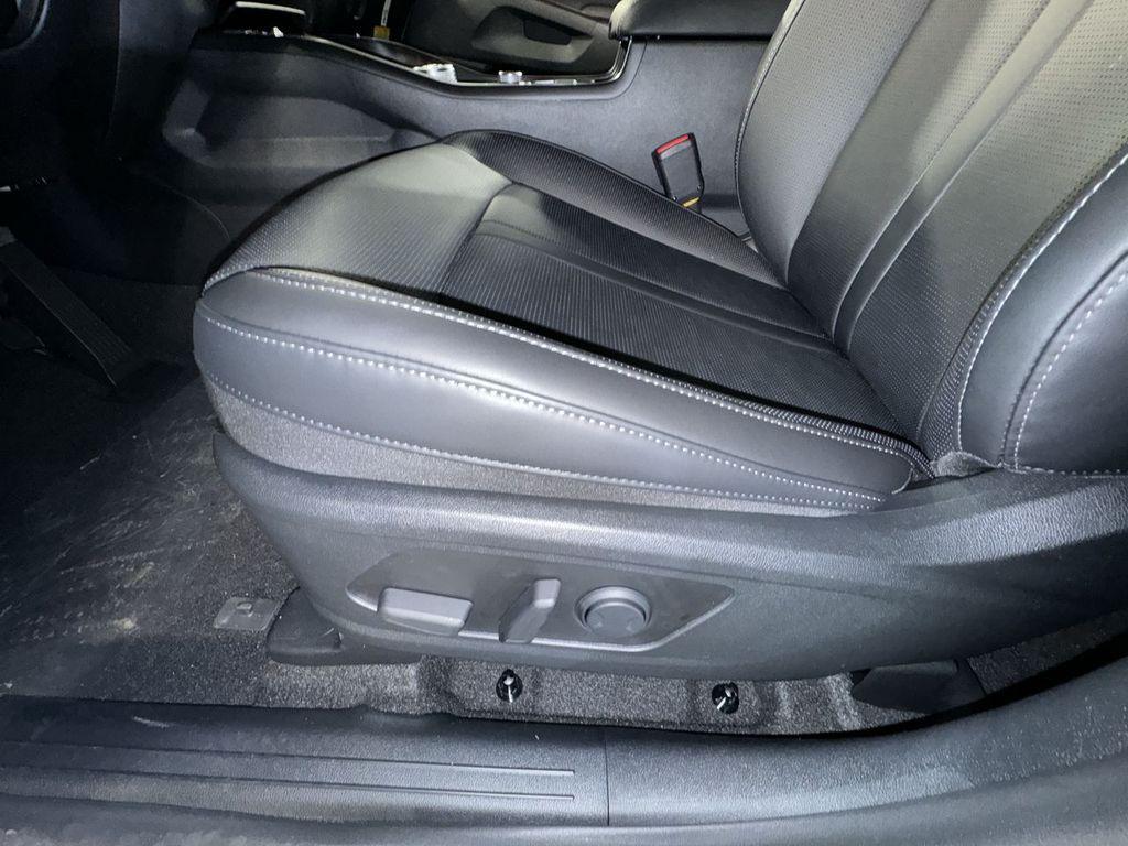 new 2025 Kia Sorento Hybrid car, priced at $40,894