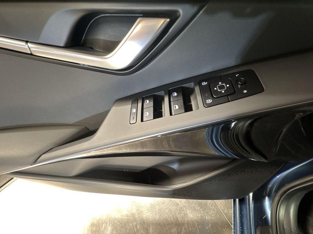 new 2025 Kia Niro EV car, priced at $33,817