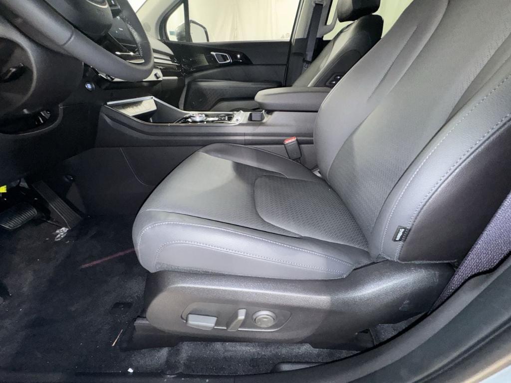new 2026 Kia Carnival Hybrid car, priced at $52,074