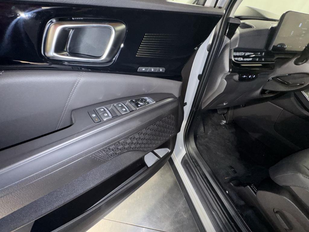 new 2026 Kia Carnival Hybrid car, priced at $52,074