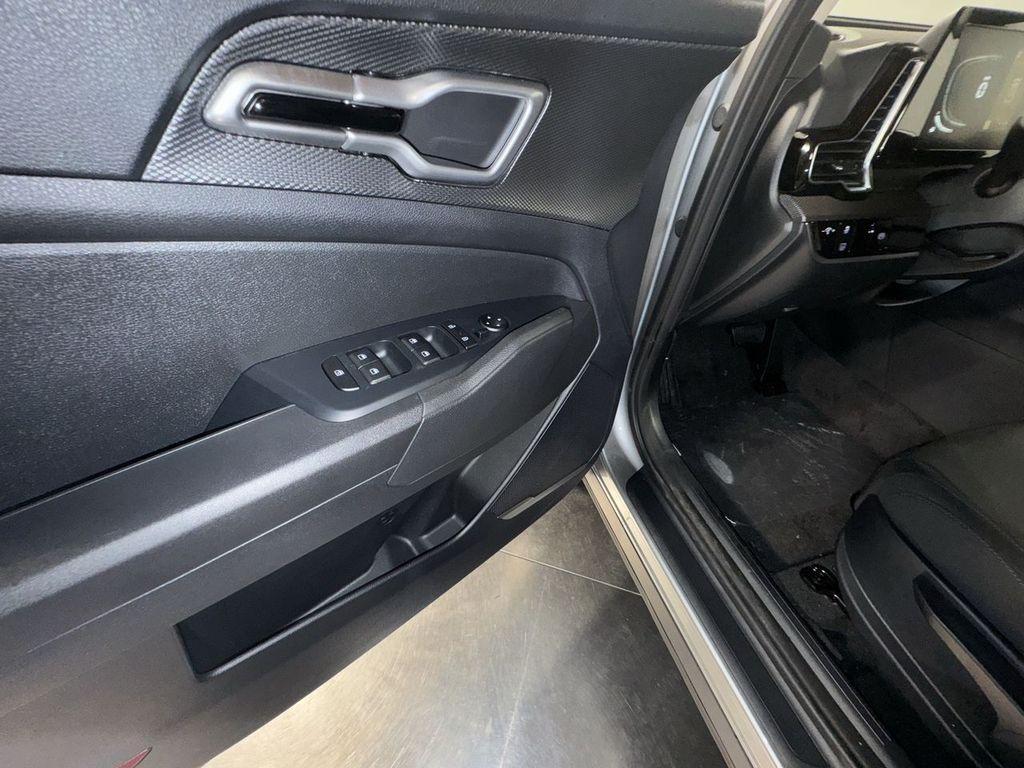 new 2025 Kia Sportage Hybrid car, priced at $30,455