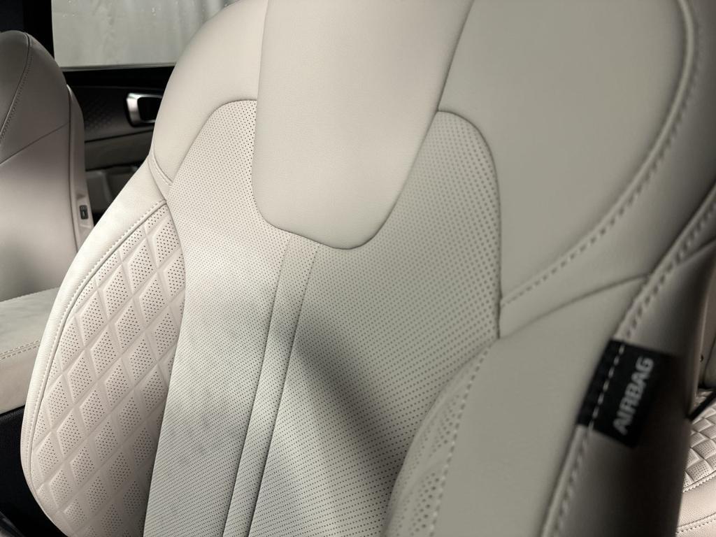 new 2025 Kia Sorento Hybrid car, priced at $44,276