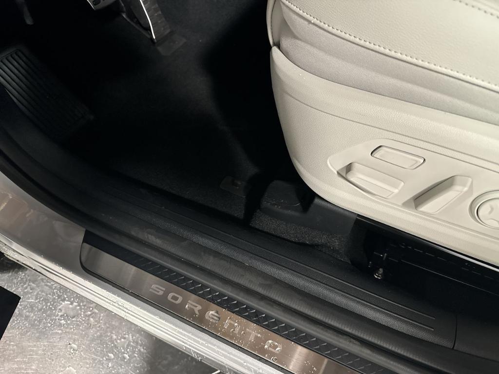 new 2025 Kia Sorento Hybrid car, priced at $44,276