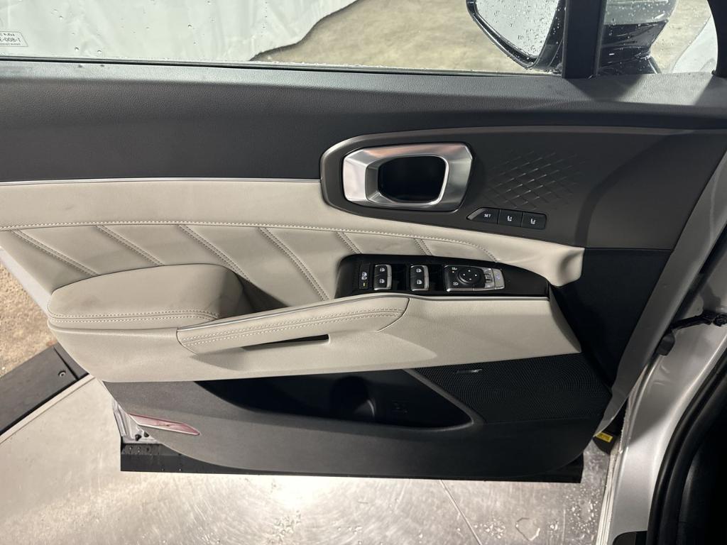 new 2025 Kia Sorento Hybrid car, priced at $44,276