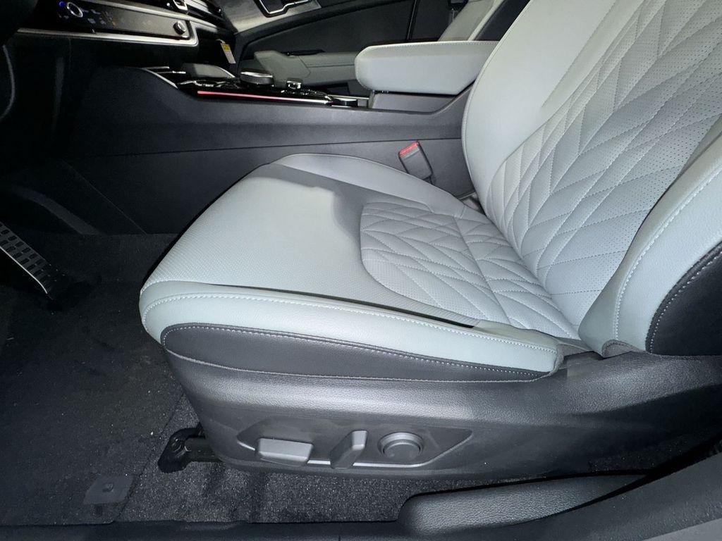 new 2025 Kia Sportage Plug-In Hybrid car, priced at $45,100