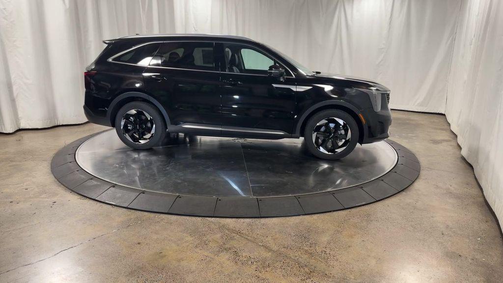 new 2025 Kia Sorento Hybrid car, priced at $38,875
