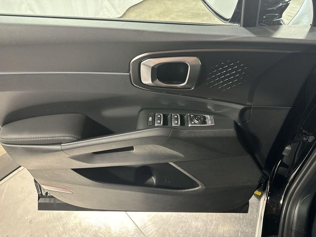 new 2025 Kia Sorento Hybrid car, priced at $38,875