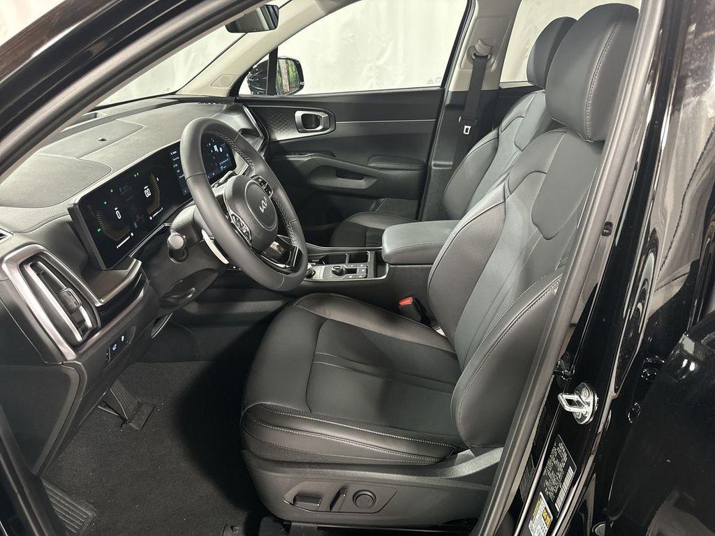 new 2025 Kia Sorento Hybrid car, priced at $38,875
