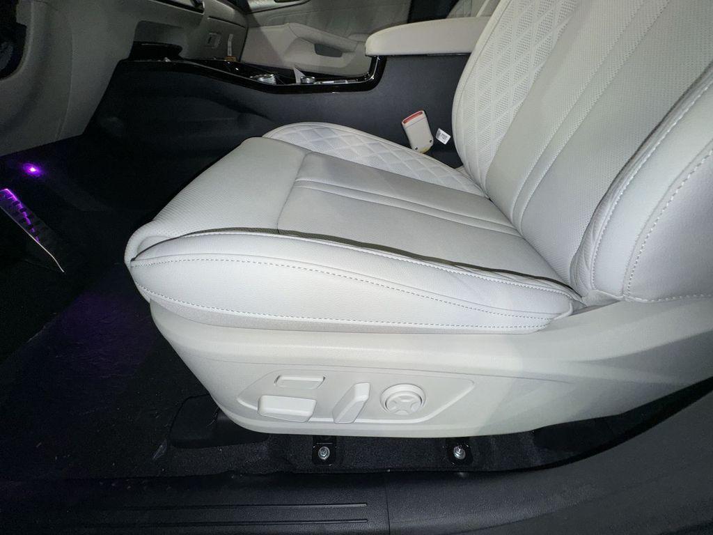 new 2025 Kia Sorento Hybrid car, priced at $47,682