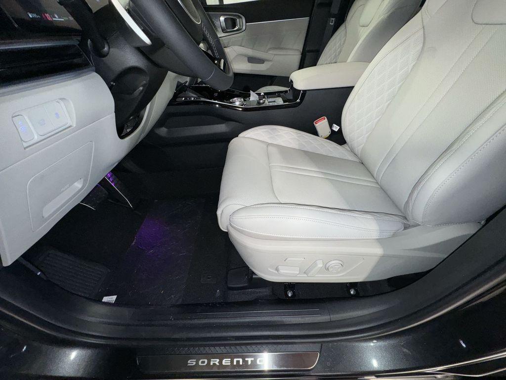 new 2025 Kia Sorento Hybrid car, priced at $47,682