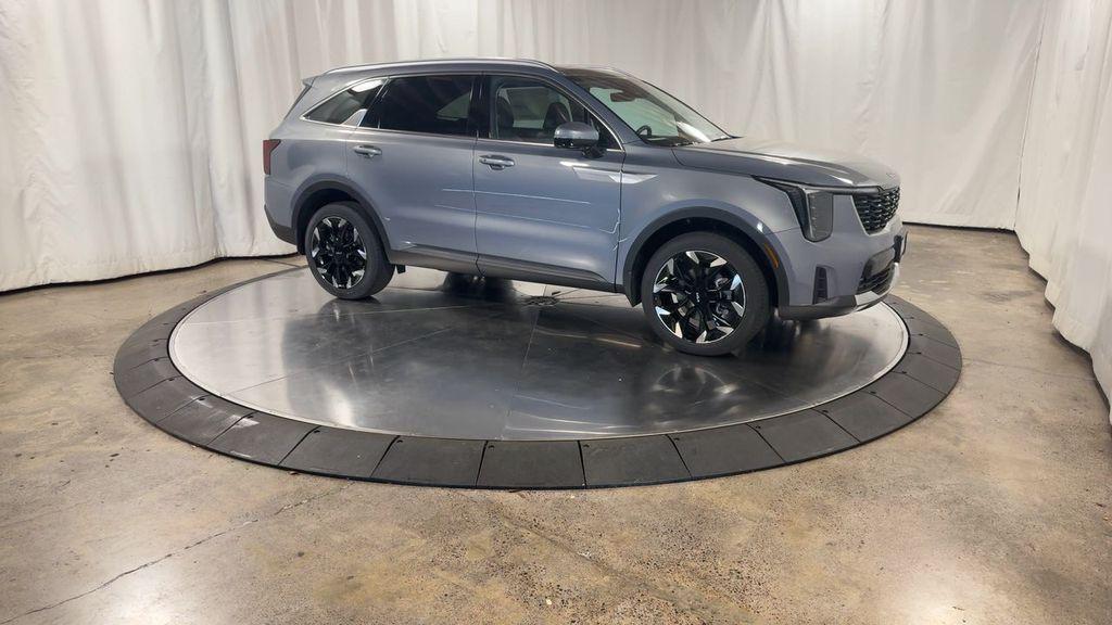 new 2025 Kia Sorento car, priced at $40,508