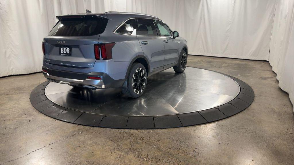 new 2025 Kia Sorento car, priced at $40,508