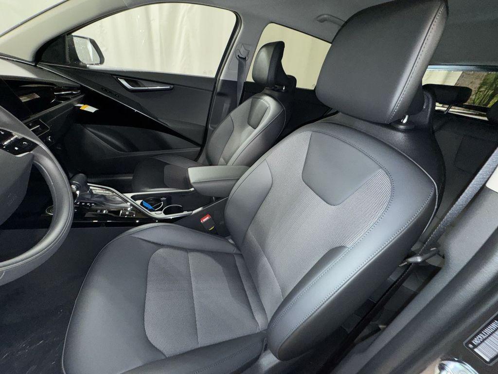 new 2025 Kia Niro car, priced at $29,695