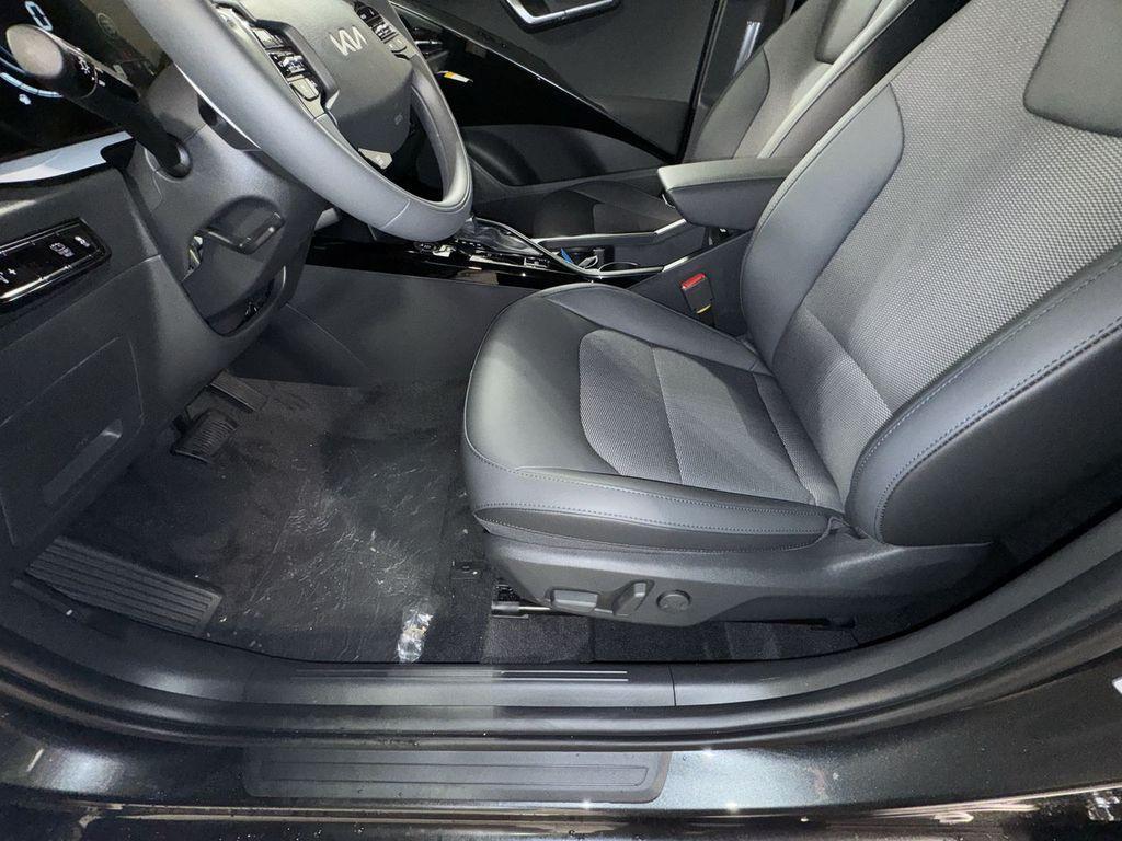 new 2025 Kia Niro car, priced at $29,695