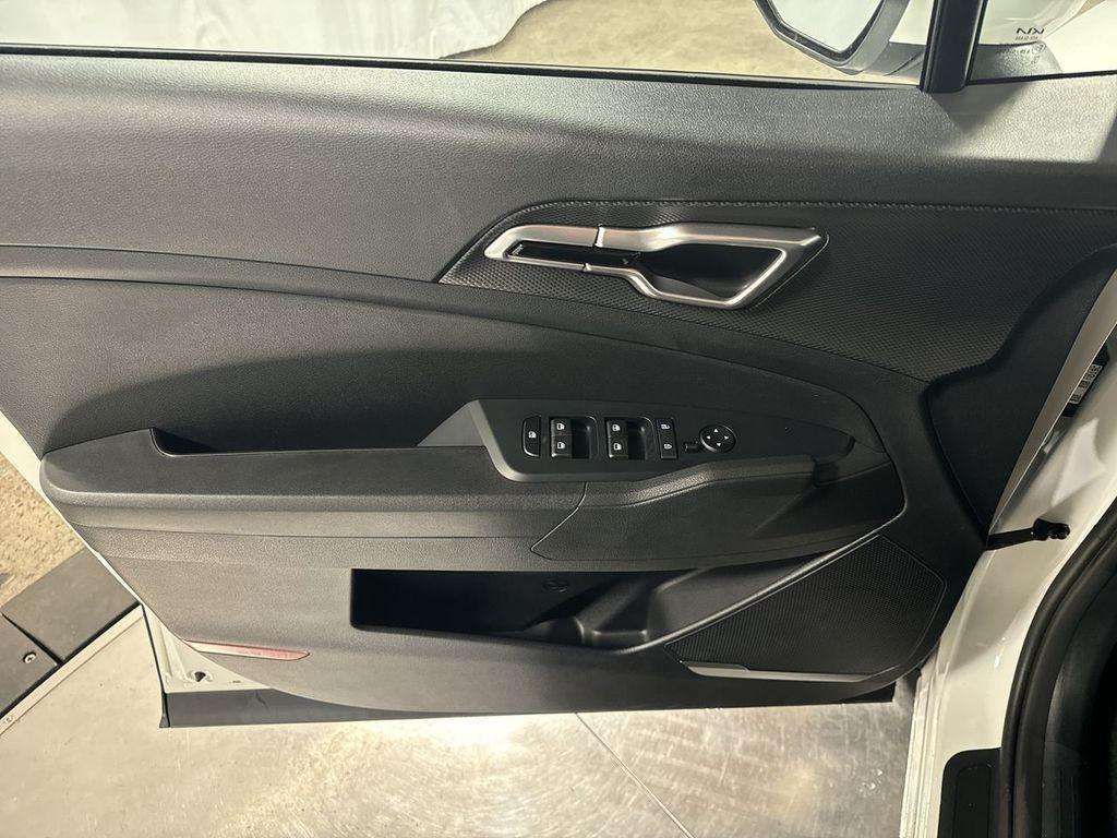 new 2025 Kia Sportage car, priced at $27,712