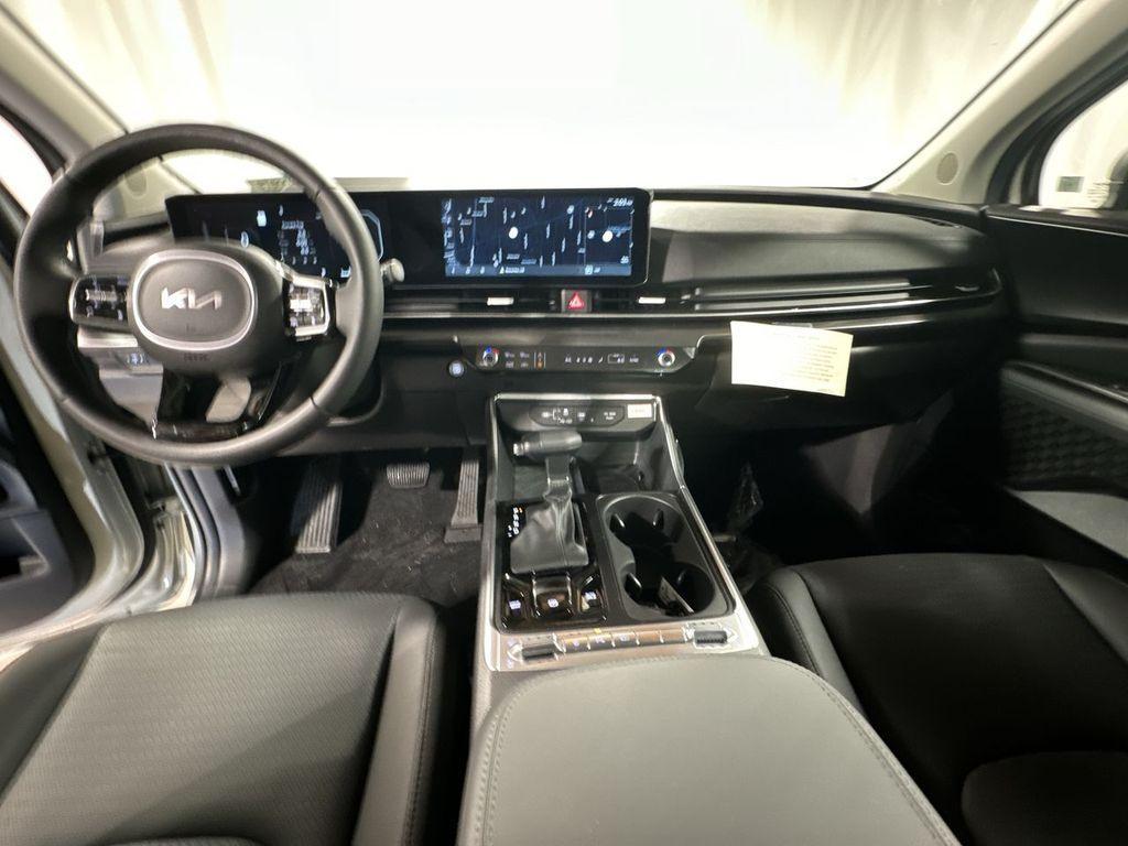 new 2025 Kia Carnival car, priced at $46,863