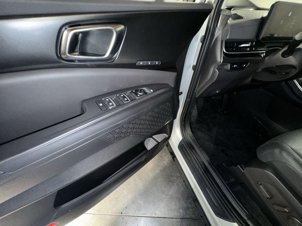 new 2025 Kia Carnival car, priced at $46,863