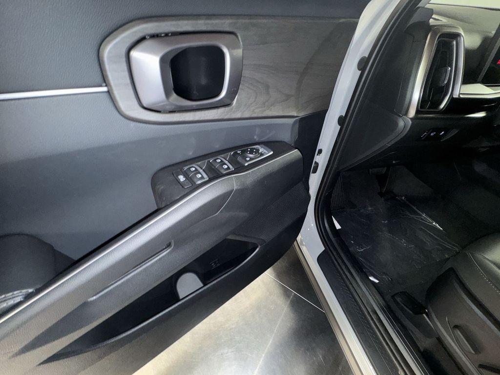 new 2025 Kia Sorento car, priced at $42,074
