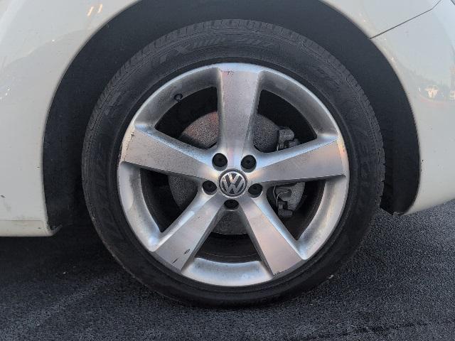 used 2007 Volkswagen New Beetle car, priced at $5,900