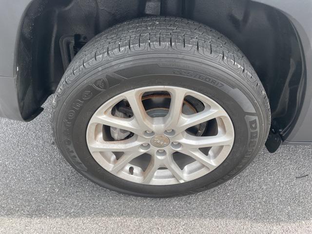 used 2017 Jeep Cherokee car, priced at $10,900
