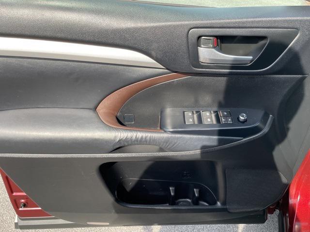 used 2015 Toyota Highlander car, priced at $13,800