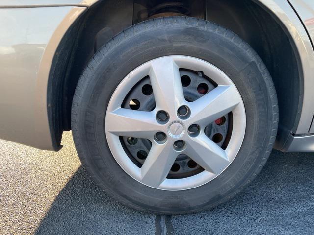 used 2006 Pontiac Grand Prix car, priced at $2,400