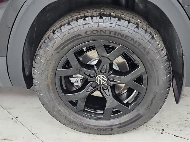 new 2025 Volkswagen Atlas car, priced at $50,434