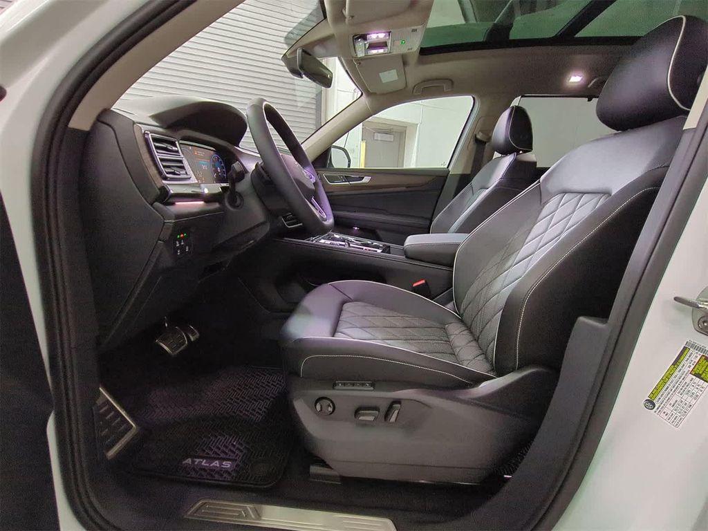 new 2025 Volkswagen Atlas car, priced at $58,134
