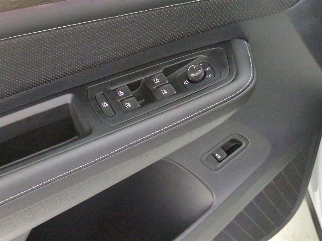 new 2025 Volkswagen Atlas car, priced at $58,134